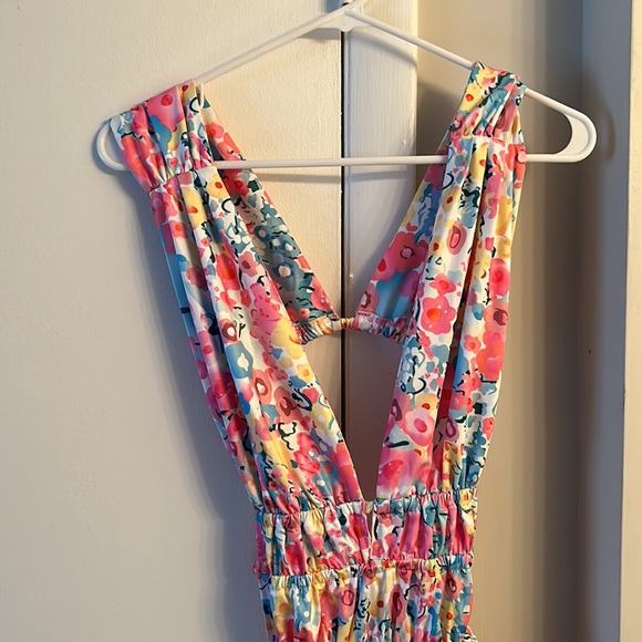 A colorful flower backless mini dress! Very lightweight and sweat-proof. - Picture 2 of 5